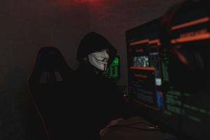 الحفاظ على الأمان أثناء تنزيل الألعاب المعدلة: دليل تثقيفي